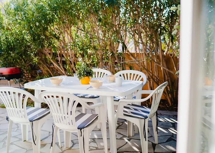Pavillon 4 Pieces Avec Garage, Terrasse, Et Confort A Narbonne-plage, 5 Couchages - Fr-1-409-115 *